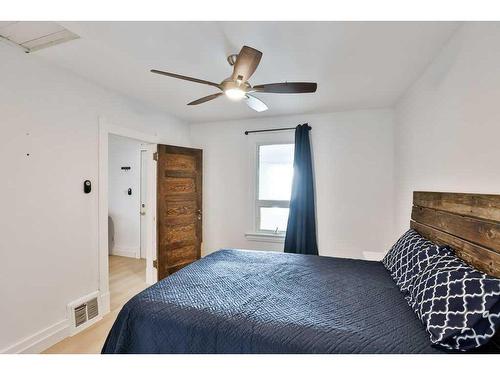 611 16 Street North, Lethbridge, AB - Indoor Photo Showing Bedroom