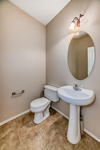 2-295 Blackfoot Road West, Lethbridge, AB - Indoor Photo Showing Bathroom