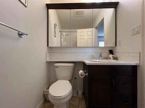 671 Parkside Drive, Coaldale, AB - Indoor Photo Showing Bathroom