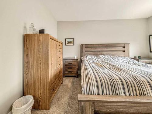 44 Northlander Road West, Lethbridge, AB - Indoor Photo Showing Bedroom