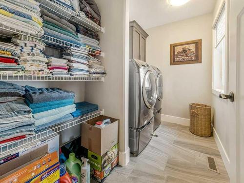 44 Northlander Road West, Lethbridge, AB - Indoor Photo Showing Laundry Room