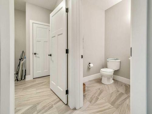 44 Northlander Road West, Lethbridge, AB - Indoor Photo Showing Bathroom