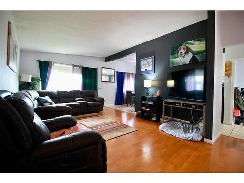 2104 21 Avenue, Coaldale, AB - Indoor Photo Showing Living Room