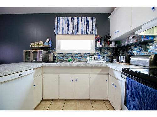 2104 21 Avenue, Coaldale, AB - Indoor Photo Showing Kitchen