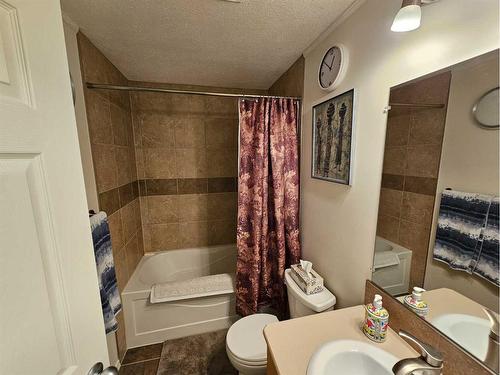 2-402 Couleecreek Boulevard South, Lethbridge, AB - Indoor Photo Showing Bathroom