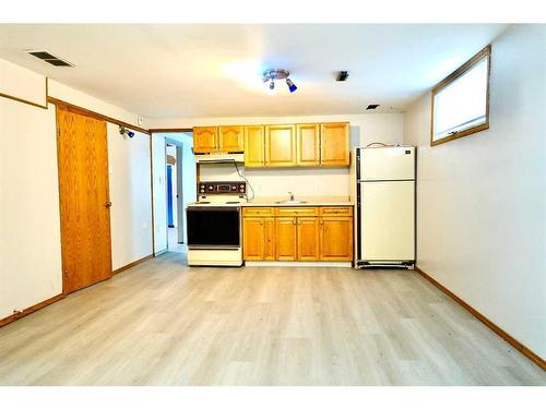 823 Alberta Avenue, Nobleford, AB - Indoor Photo Showing Kitchen