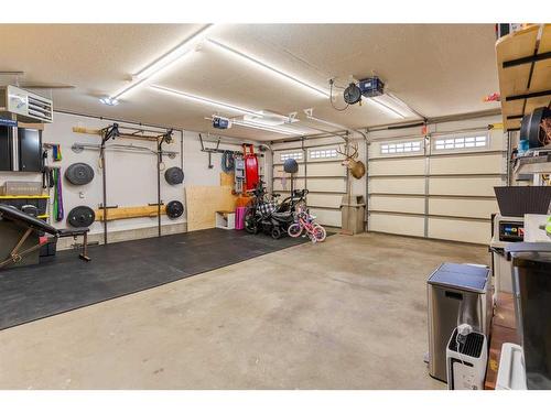 559 Canyon Cove West, Lethbridge, AB - Indoor Photo Showing Garage