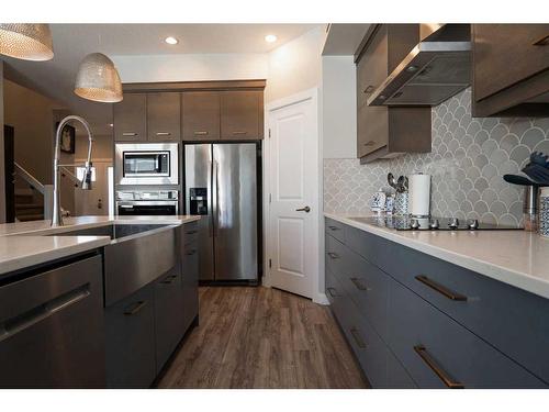4010 10 Street North, Lethbridge, AB - Indoor Photo Showing Kitchen With Upgraded Kitchen