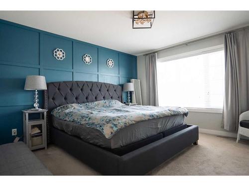 4010 10 Street North, Lethbridge, AB - Indoor Photo Showing Bedroom