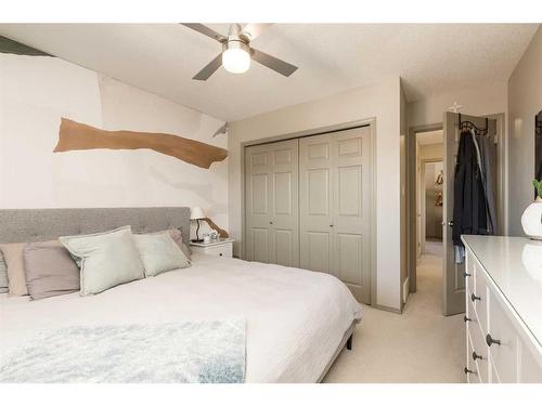 775 Mt Sundance Lane West, Lethbridge, AB - Indoor Photo Showing Bedroom
