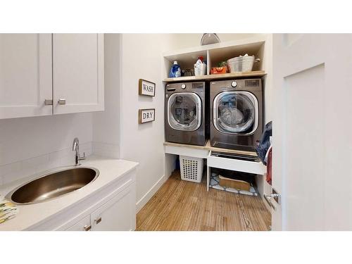24 Stonecrest Point West, Lethbridge, AB - Indoor Photo Showing Laundry Room