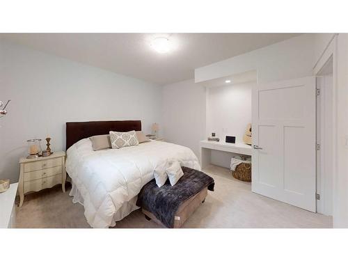 24 Stonecrest Point West, Lethbridge, AB - Indoor Photo Showing Bedroom