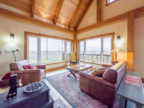 22 Angel Drive, Rural Cardston County, AB - Indoor Photo Showing Living Room