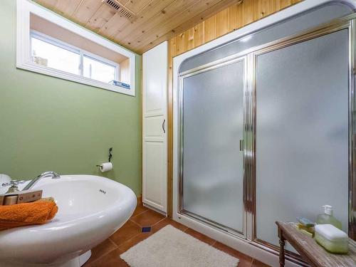 22 Angel Drive, Rural Cardston County, AB - Indoor Photo Showing Bathroom