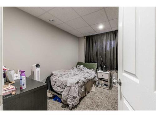 22 Honeysuckle Road North, Lethbridge, AB - Indoor Photo Showing Bedroom