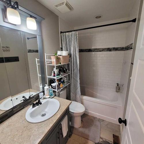 5031 41 Avenue, Taber, AB - Indoor Photo Showing Bathroom