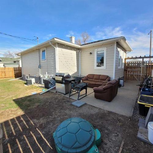 5031 41 Avenue, Taber, AB - Outdoor With Exterior