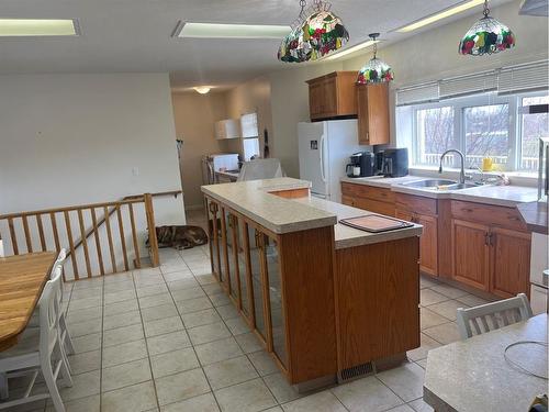 75075 Rr 205, Rural Lethbridge County, AB - Indoor Photo Showing Kitchen With Double Sink