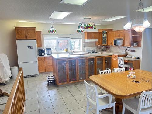 75075 Rr 205, Rural Lethbridge County, AB - Indoor Photo Showing Kitchen