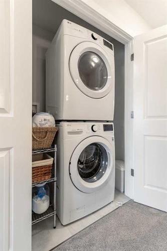 3-67 Aquitania Circle West, Lethbridge, AB - Indoor Photo Showing Laundry Room