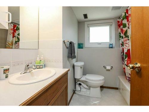 23 Ermineview Road North, Lethbridge, AB - Indoor Photo Showing Bathroom