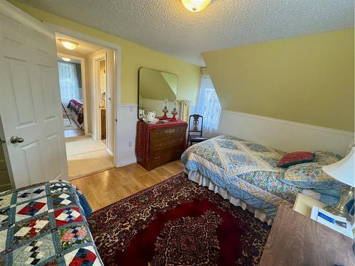 6032 Rr 28-0, Pincher Creek, AB - Indoor Photo Showing Bedroom