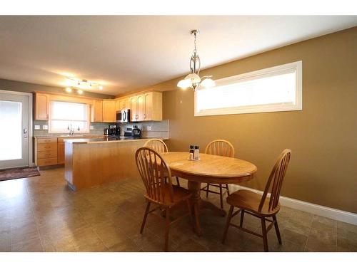 358 Kodiak Boulevard North, Lethbridge, AB - Indoor Photo Showing Dining Room