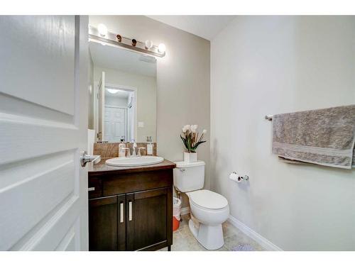 786 Silkstone Close West, Lethbridge, AB - Indoor Photo Showing Bathroom