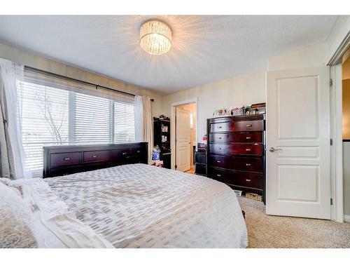 786 Silkstone Close West, Lethbridge, AB - Indoor Photo Showing Bedroom