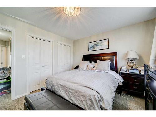 786 Silkstone Close West, Lethbridge, AB - Indoor Photo Showing Bedroom