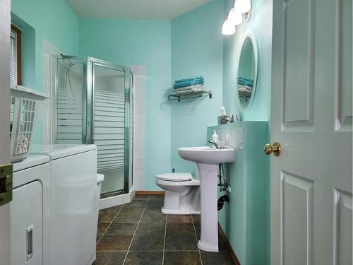 19 Chilcotin Crescent West, Lethbridge, AB - Indoor Photo Showing Bathroom