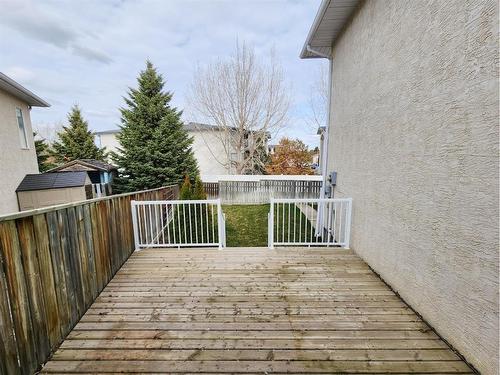 19 Chilcotin Crescent West, Lethbridge, AB - Outdoor With Exterior
