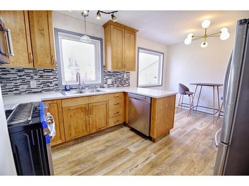 1909 7 Avenue North, Lethbridge, AB - Indoor Photo Showing Kitchen With Double Sink