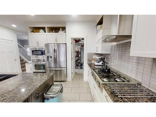 459 Keystone Chase West, Lethbridge, AB - Indoor Photo Showing Kitchen With Upgraded Kitchen