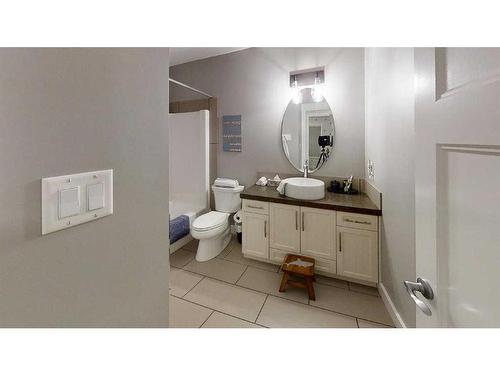 459 Keystone Chase West, Lethbridge, AB - Indoor Photo Showing Bathroom