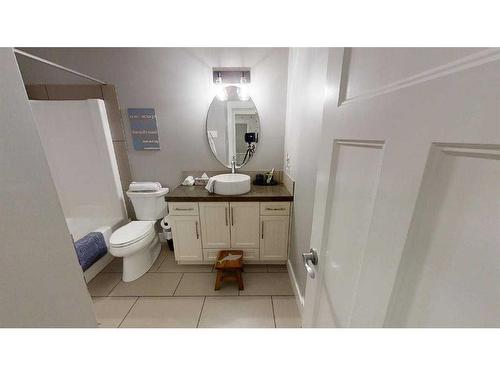 459 Keystone Chase West, Lethbridge, AB - Indoor Photo Showing Bathroom