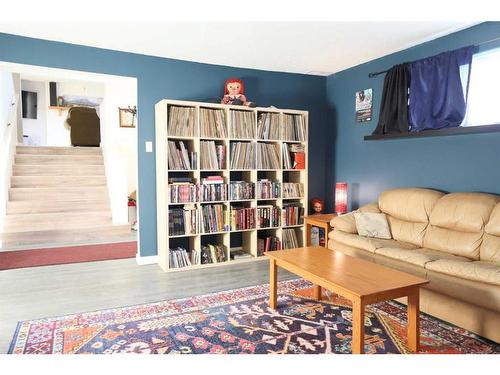771 Dundas Street, Pincher Creek, AB - Indoor Photo Showing Living Room