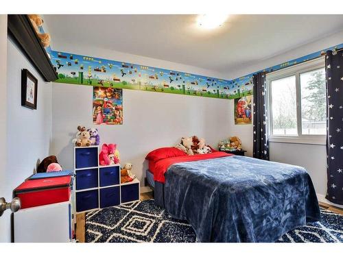 2314 10A Avenue South, Lethbridge, AB - Indoor Photo Showing Bedroom
