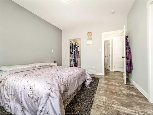 1026 7 Street West, Barnwell, AB - Indoor Photo Showing Bedroom