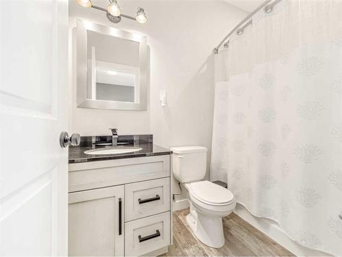1026 7 Street West, Barnwell, AB - Indoor Photo Showing Bathroom