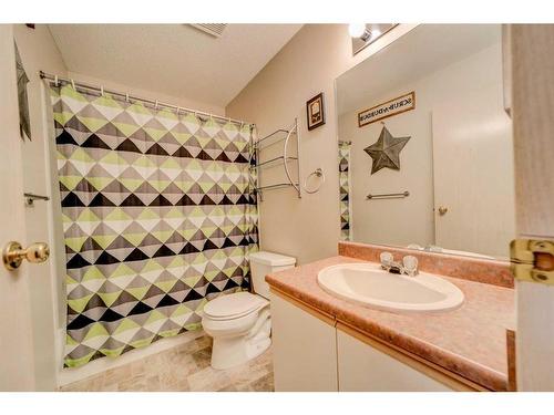 308-485 Red Crow Boulevard West, Lethbridge, AB - Indoor Photo Showing Bathroom
