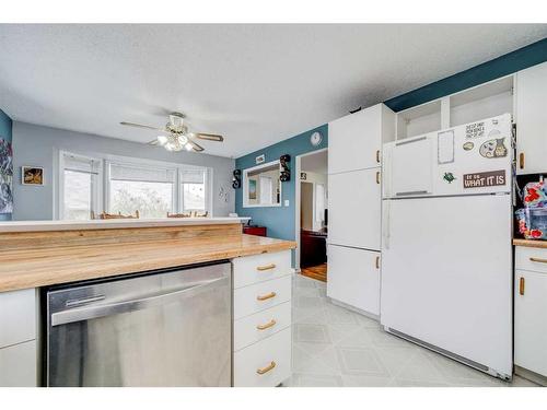1709 21 A Street, Coaldale, AB - Indoor Photo Showing Kitchen