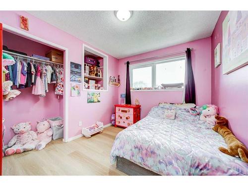 1709 21 A Street, Coaldale, AB - Indoor Photo Showing Bedroom