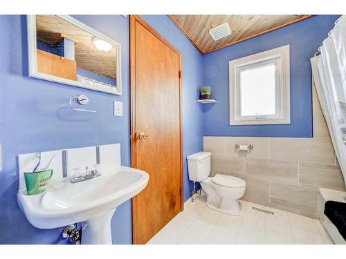 1709 21 A Street, Coaldale, AB - Indoor Photo Showing Bathroom