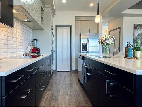 497 Devonia Way West, Lethbridge, AB - Indoor Photo Showing Kitchen With Upgraded Kitchen