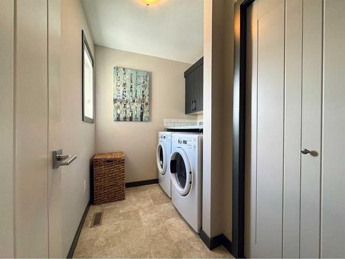 497 Devonia Way West, Lethbridge, AB - Indoor Photo Showing Laundry Room
