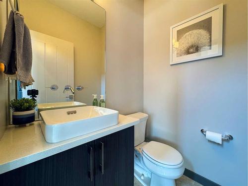 497 Devonia Way West, Lethbridge, AB - Indoor Photo Showing Bathroom