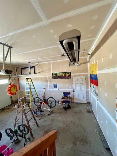 4318 Sundance Road, Coalhurst, AB - Indoor Photo Showing Garage
