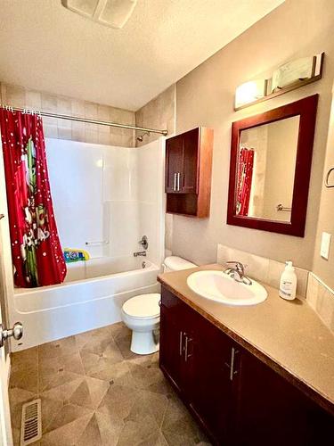 4318 Sundance Road, Coalhurst, AB - Indoor Photo Showing Bathroom