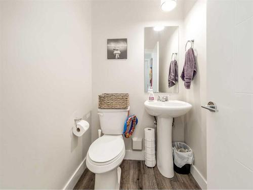 824 Coalbrook Close West, Lethbridge, AB - Indoor Photo Showing Bathroom